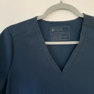 Two pocket figs scrub top